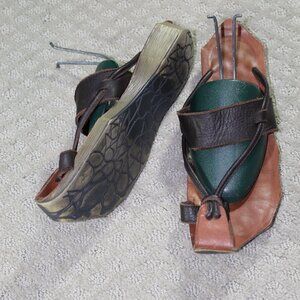 Whensinger Women's Sz 9M Funky Brown Leather Slide On Sandals